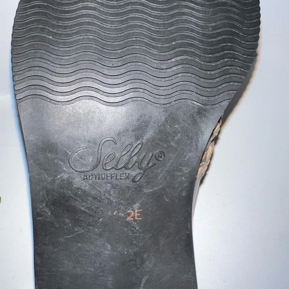 Selby, 7.5 2E,active flex, leather upper, 2”block heel, adjustable sling back - Picture 10 of 12